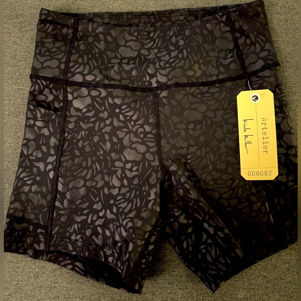 Black Rose Patterned Women's Bike Shorts
